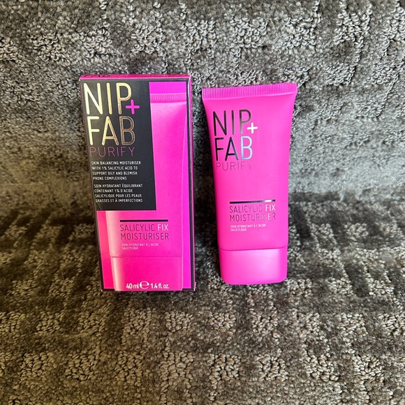NIP + FAB Salicylic Fix Moisturizer - Picture 2 of 3